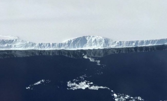 Фото - #фото дня | NASA опубликовало фотографии гигантского айсберга, отделившегося от Антарктиды